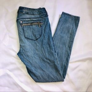 Light wash Skinny Jeans